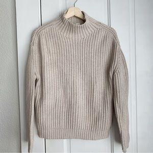 GAP Oatmeal Tan Mockneck sweater size small